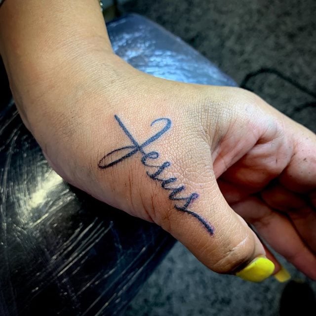 tattoo feminin de jesus christ 54