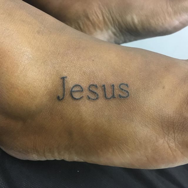 tattoo feminin de jesus christ 67