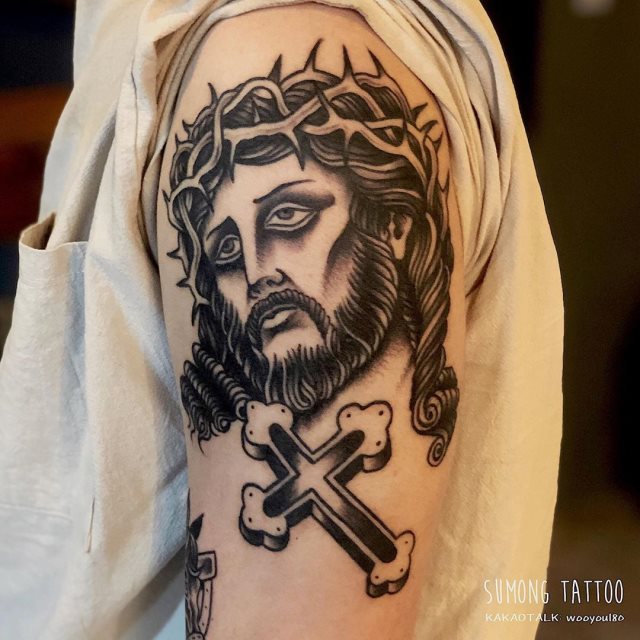 tattoo feminin de jesus christ 68