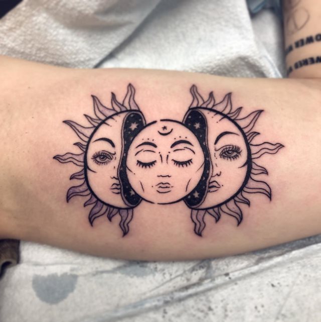 tattoo feminin de lune 10