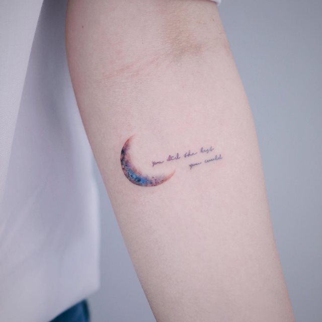 tattoo feminin de lune 17
