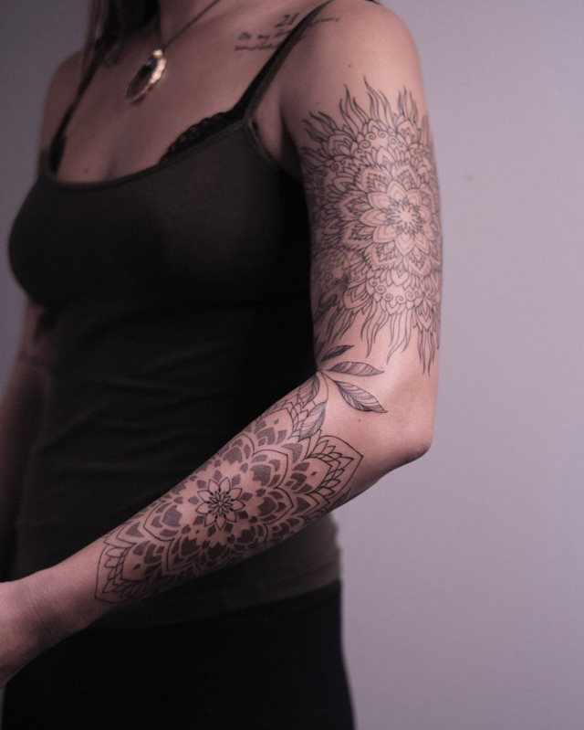 tattoo feminin de manchette 18