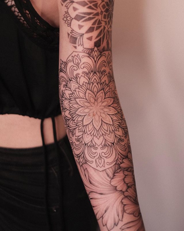 tattoo feminin de manchette 21