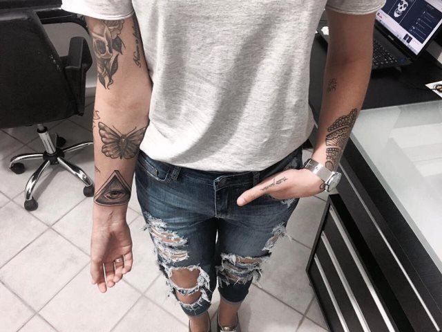 tattoo feminin de manchette 43