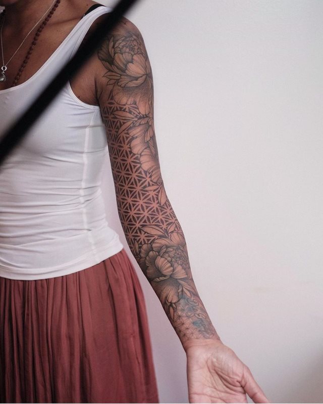 tattoo feminin de manchette 58