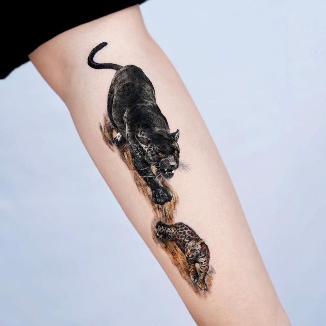 tattoo feminin de panthere 01