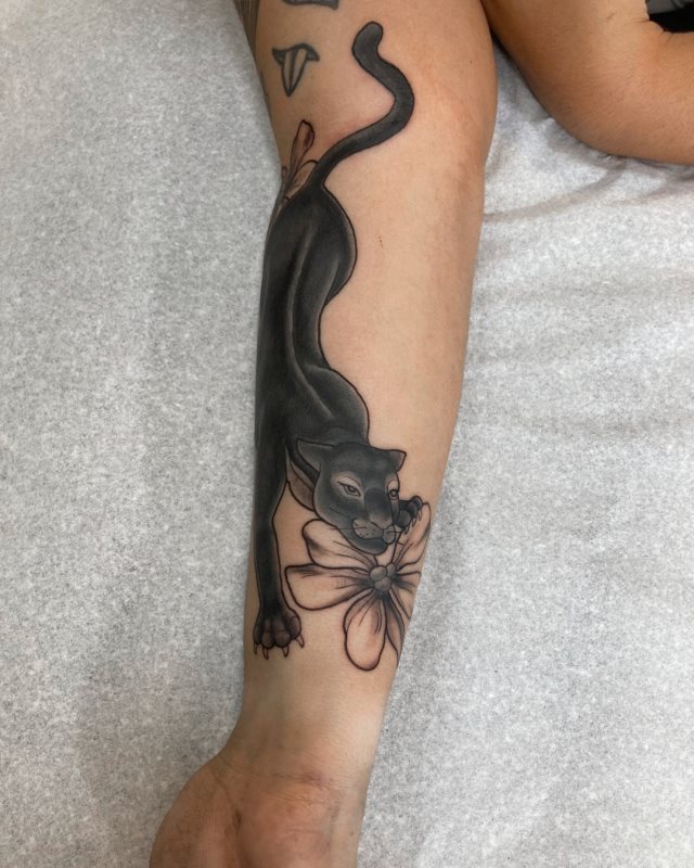 tattoo feminin de panthere 32