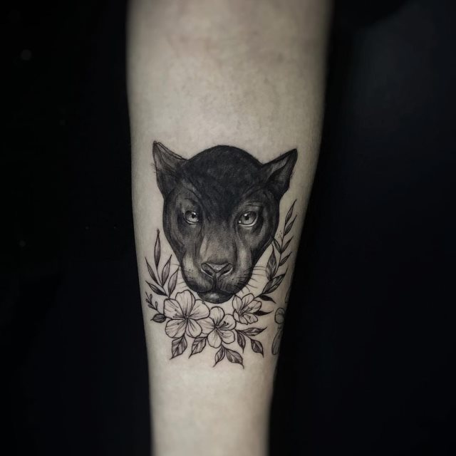 tattoo feminin de panthere 33