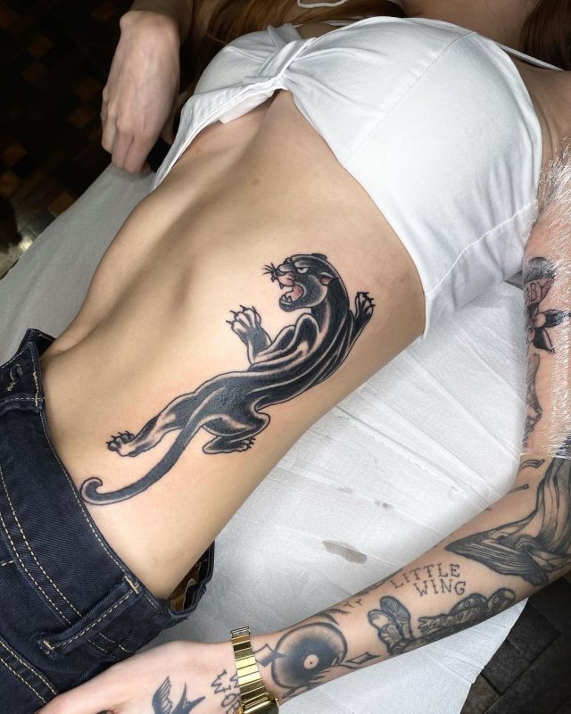 tattoo feminin de panthere 42