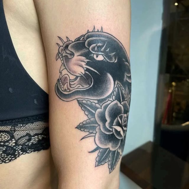 tattoo feminin de panthere 51