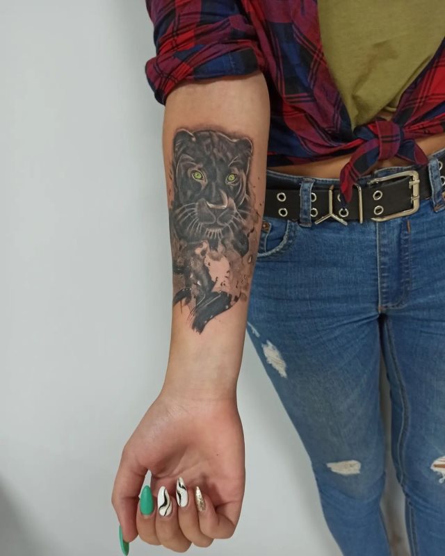 tattoo feminin de panthere 53
