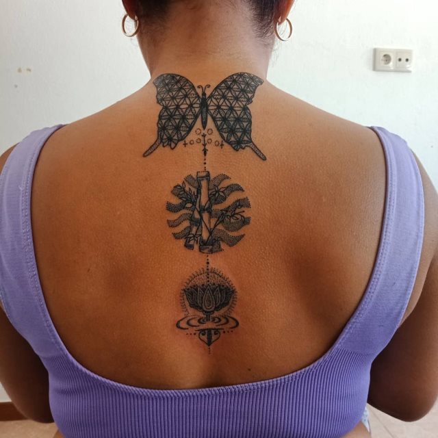 tattoo feminin de papillon 159