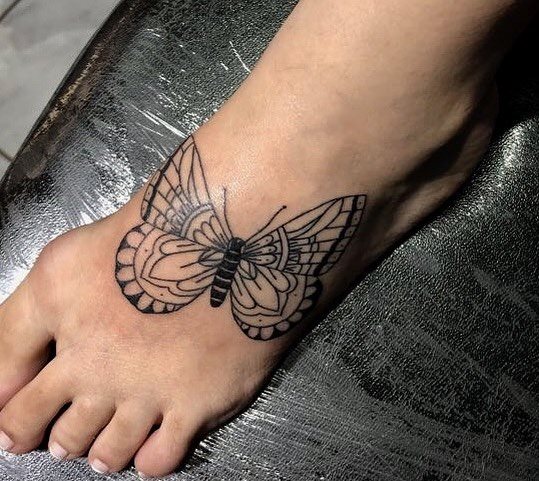 tattoo feminin de papillon 169