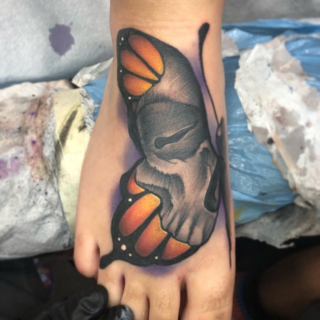 tattoo feminin de papillon 178