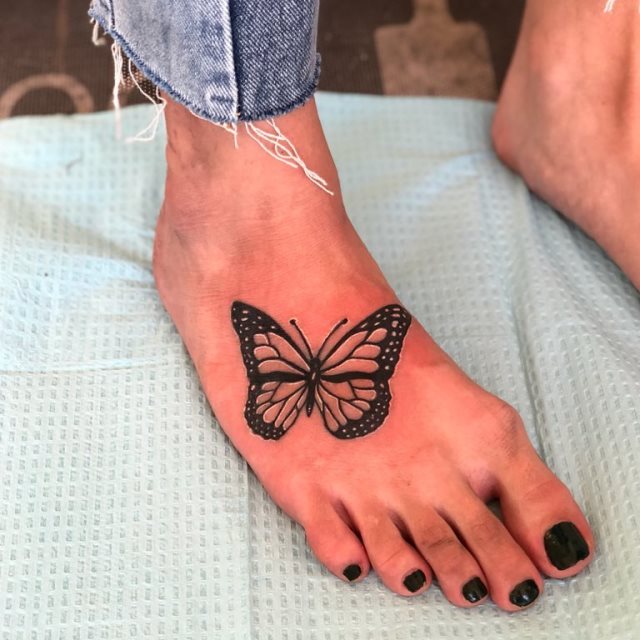 tattoo feminin de papillon 74