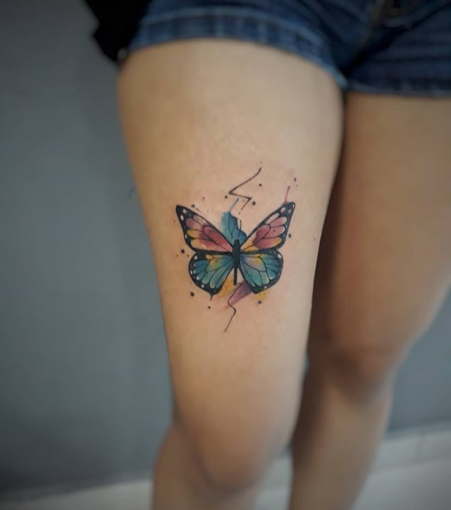 tattoo feminin de papillon 88