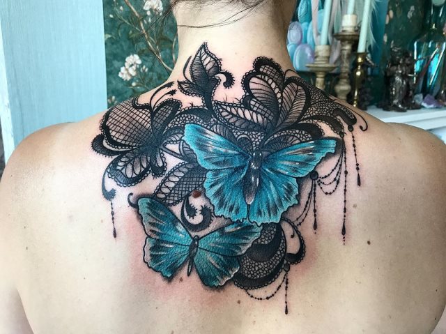 tattoo feminin de papillon 92