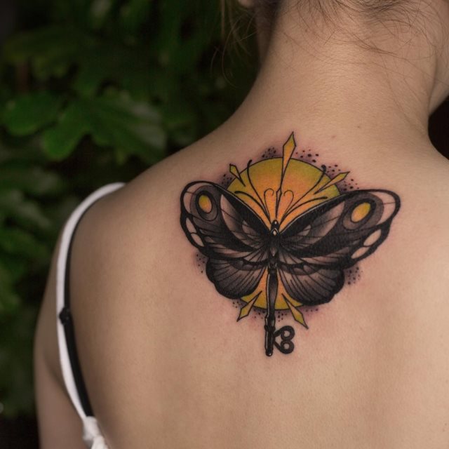 tattoo feminin de papillon 94