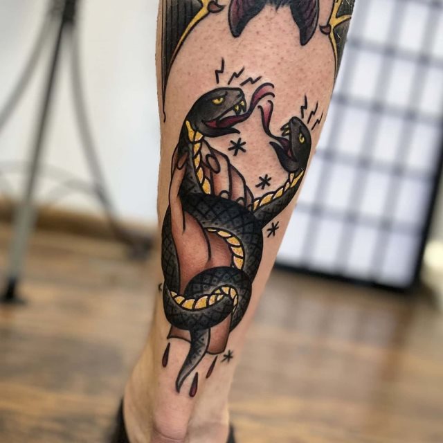 tattoo feminin de serpent 28
