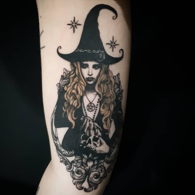 tattoo feminin de sorciere 02