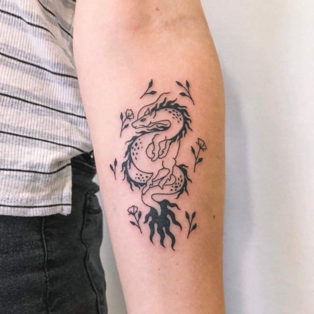 tattoo feminin dragon 12