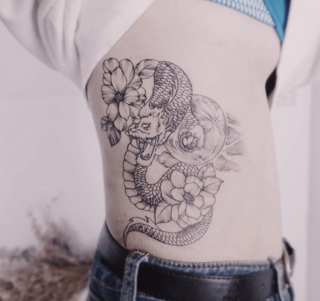 tattoo feminin dragon 14