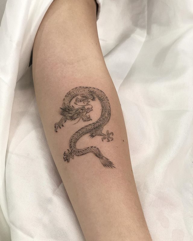 tattoo feminin dragon 20