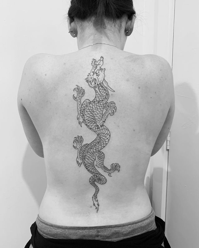 tattoo feminin dragon 30