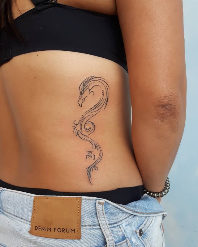 tattoo feminin dragon 43