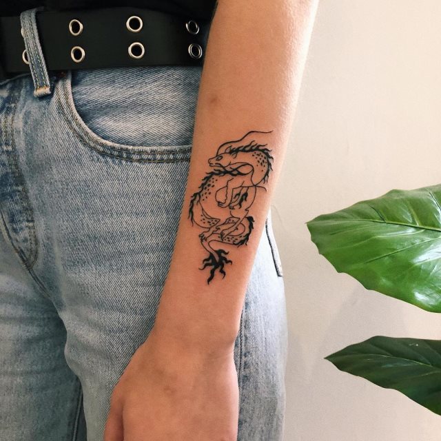 tattoo feminin dragon 44