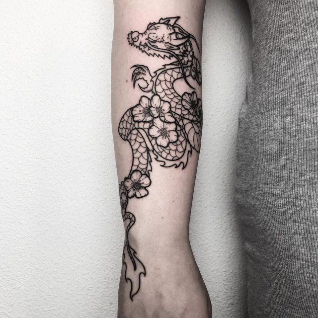 tattoo feminin dragon 45