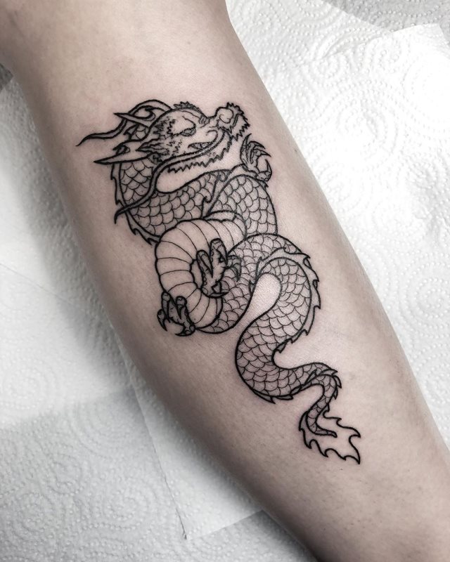 tattoo feminin dragon 46