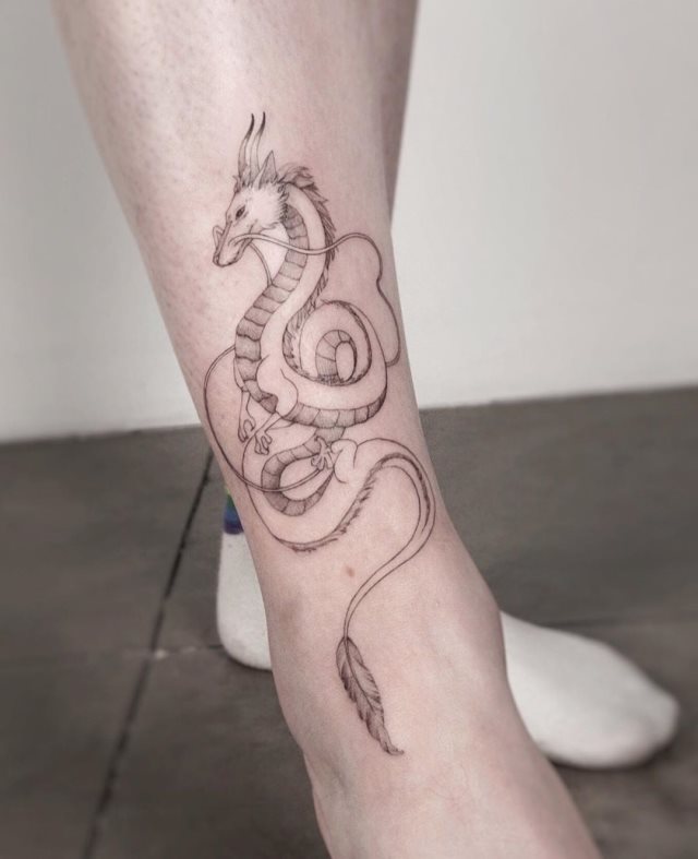 tattoo feminin dragon 49