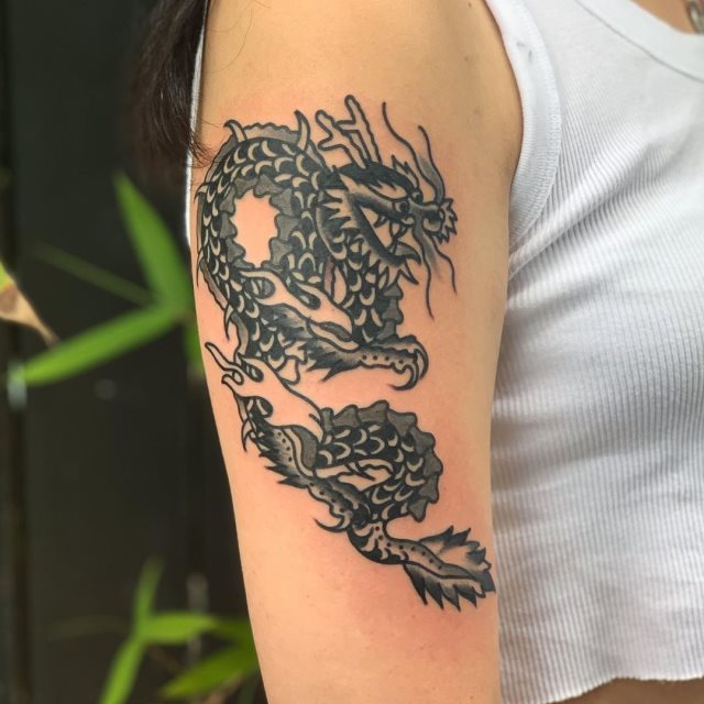 tattoo feminin dragon 63