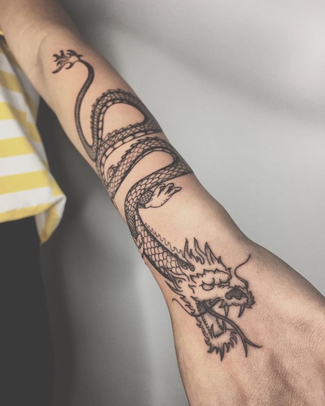 tattoo feminin dragon 69