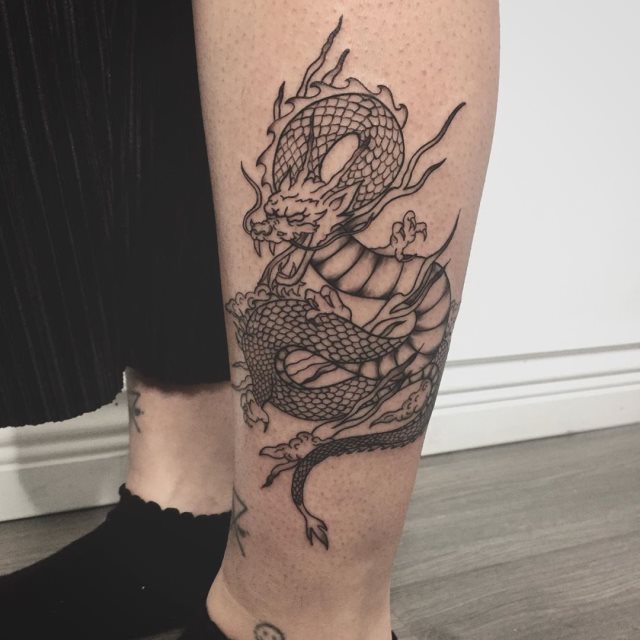 tattoo feminin dragon 70