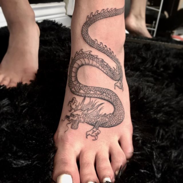 tattoo feminin dragon 71