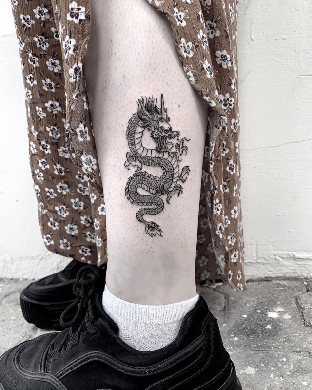 tattoo feminin dragon 74