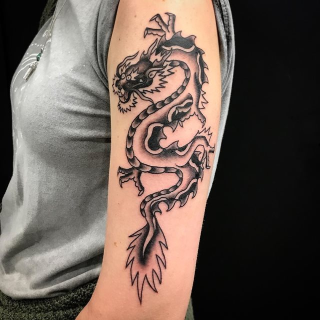 tattoo feminin dragon 92
