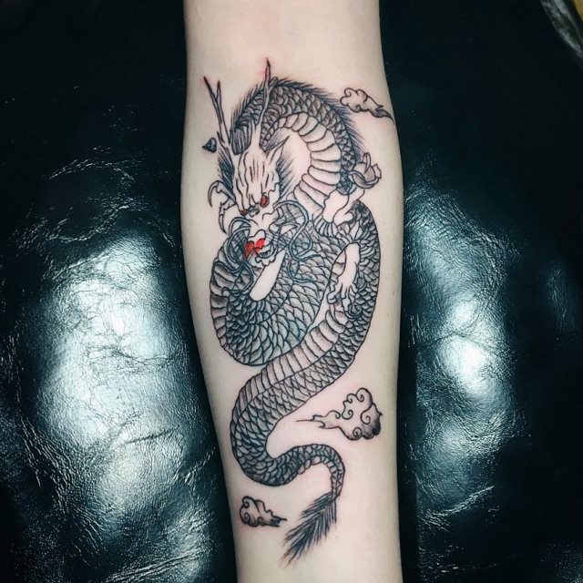 tattoo feminin dragon 94
