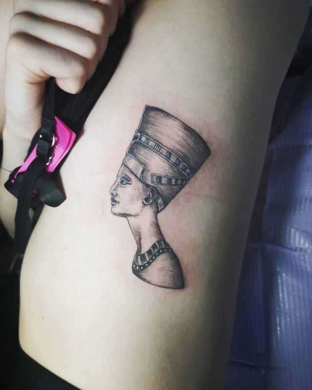 tattoo feminin egyptien 06