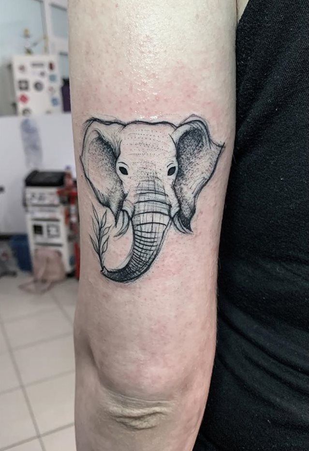 tattoo feminin elephant 01