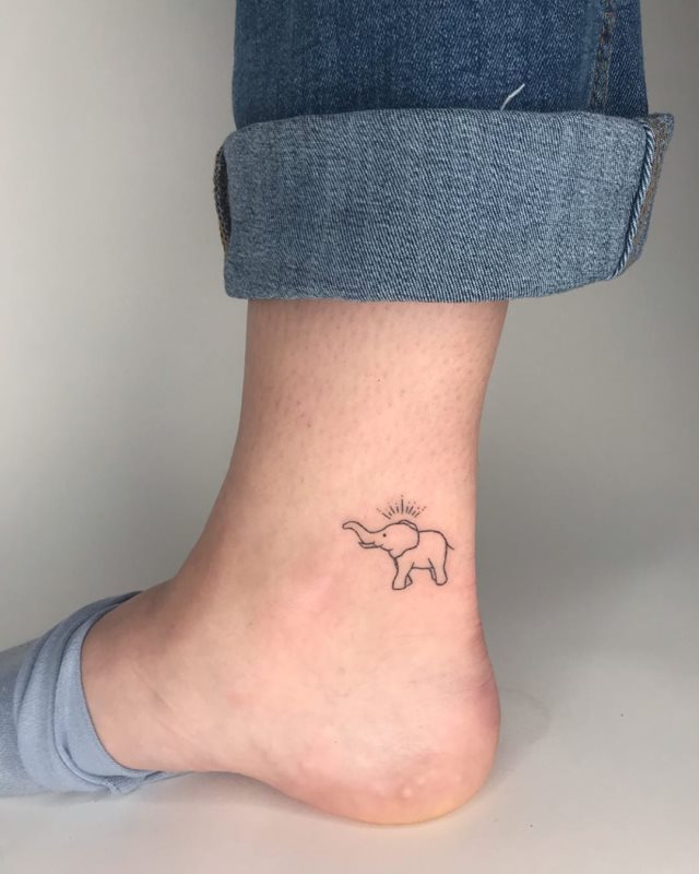 tattoo feminin elephant 11