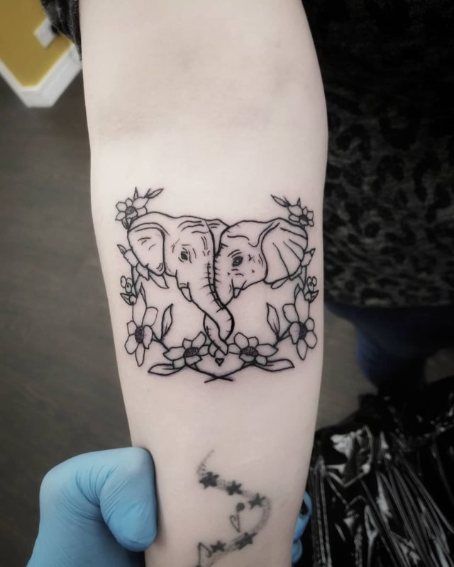 tattoo feminin elephant 21