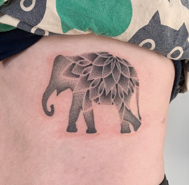 tattoo feminin elephant 23