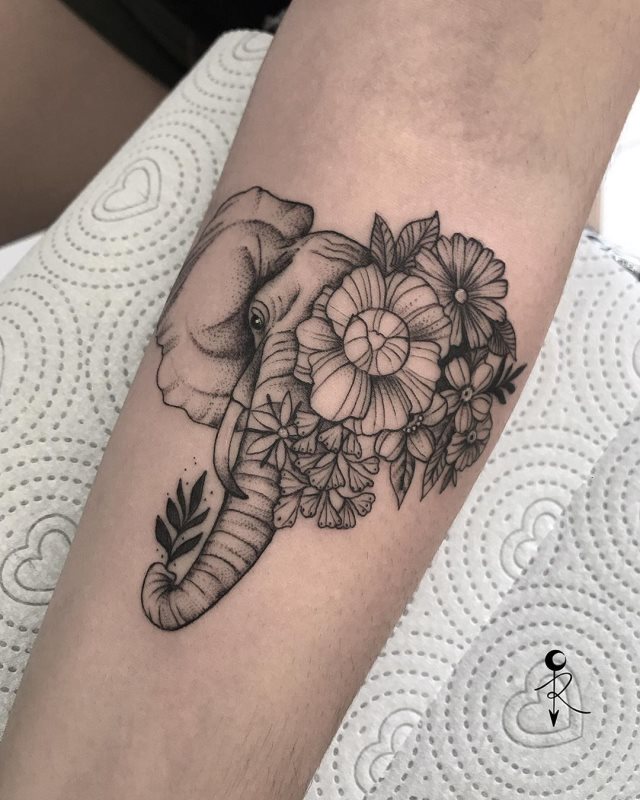 tattoo feminin elephant 25