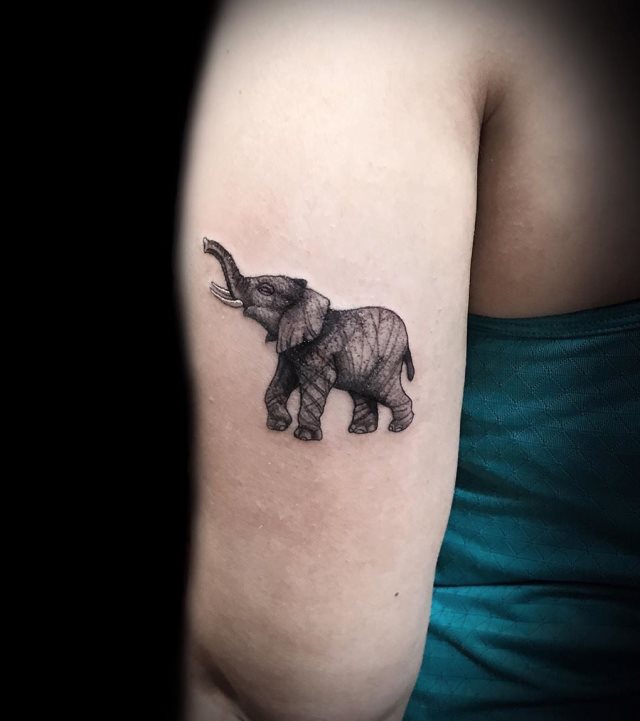tattoo feminin elephant 41