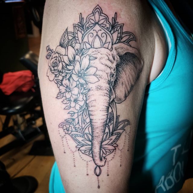 tattoo feminin elephant 45