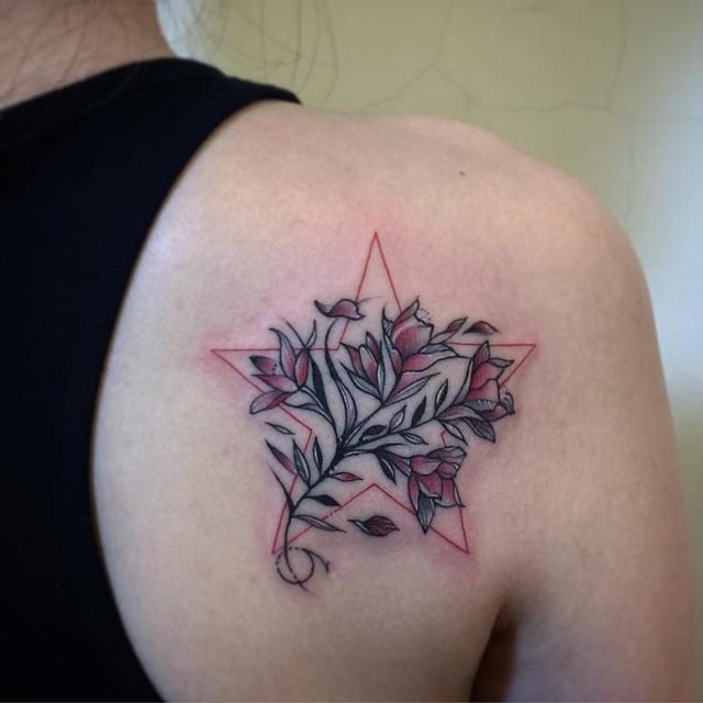 tattoo feminin etoile 07