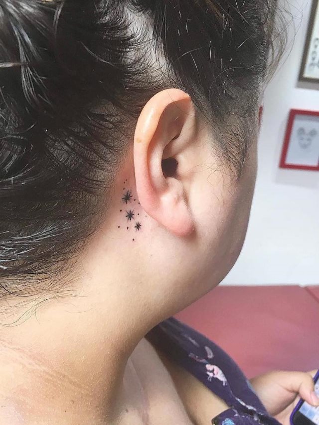 tattoo feminin etoile 10